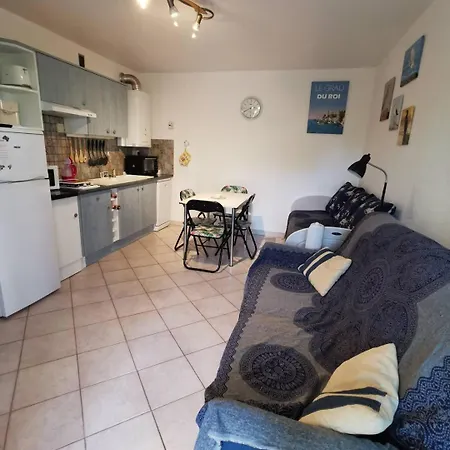 As16106 - Centre Avec Parking Prive *